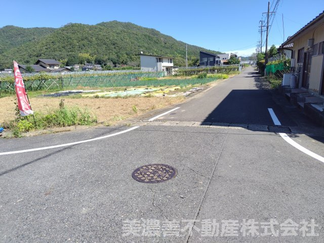 ６７５５５　岐阜市中川原土地の前面道路含む現地写真