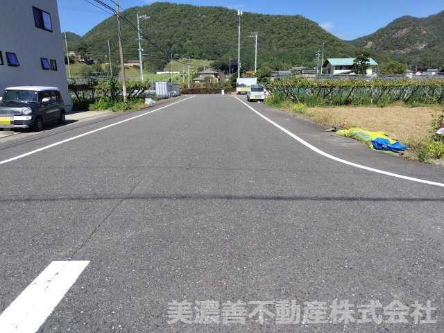 ６７５５５　岐阜市中川原土地の前面道路含む現地写真