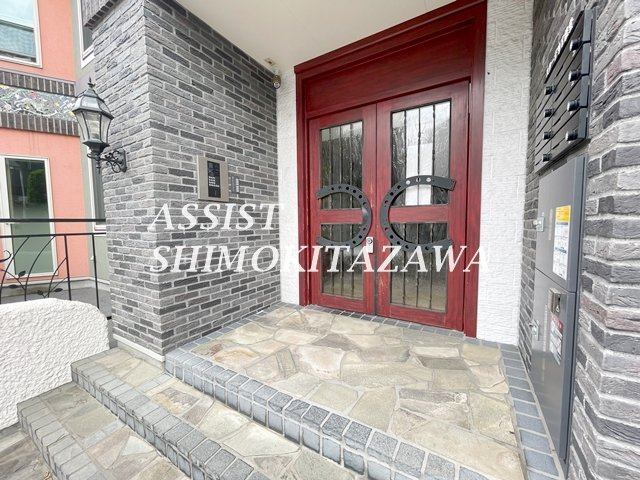 スクーデリア経堂のエントランス