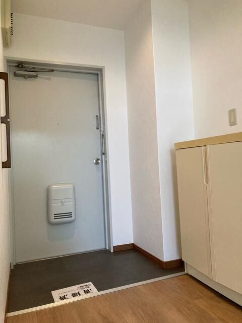 ＳＫビルの玄関