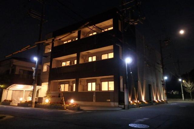 【エントランス】 | サンフォレスト成和Ⅱ | 外観写真（夜）