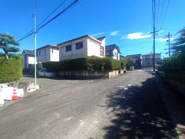 緑区ほら貝1期　売地　1号地の前面道路含む現地写真|前面道路含む現地写真　上物有り(2026年10月2日撮影)