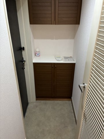 万代アーバン日東の玄関