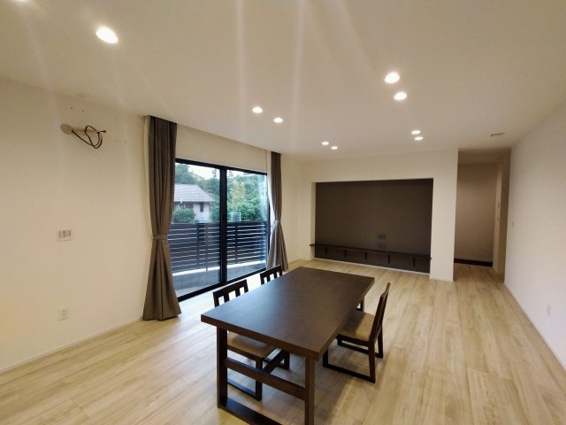 天神4丁目 築浅戸建の居間・リビング
