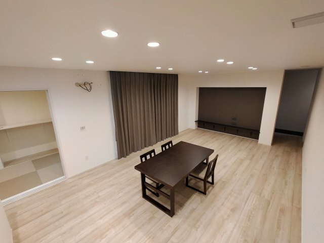 天神4丁目 築浅戸建の居間・リビング