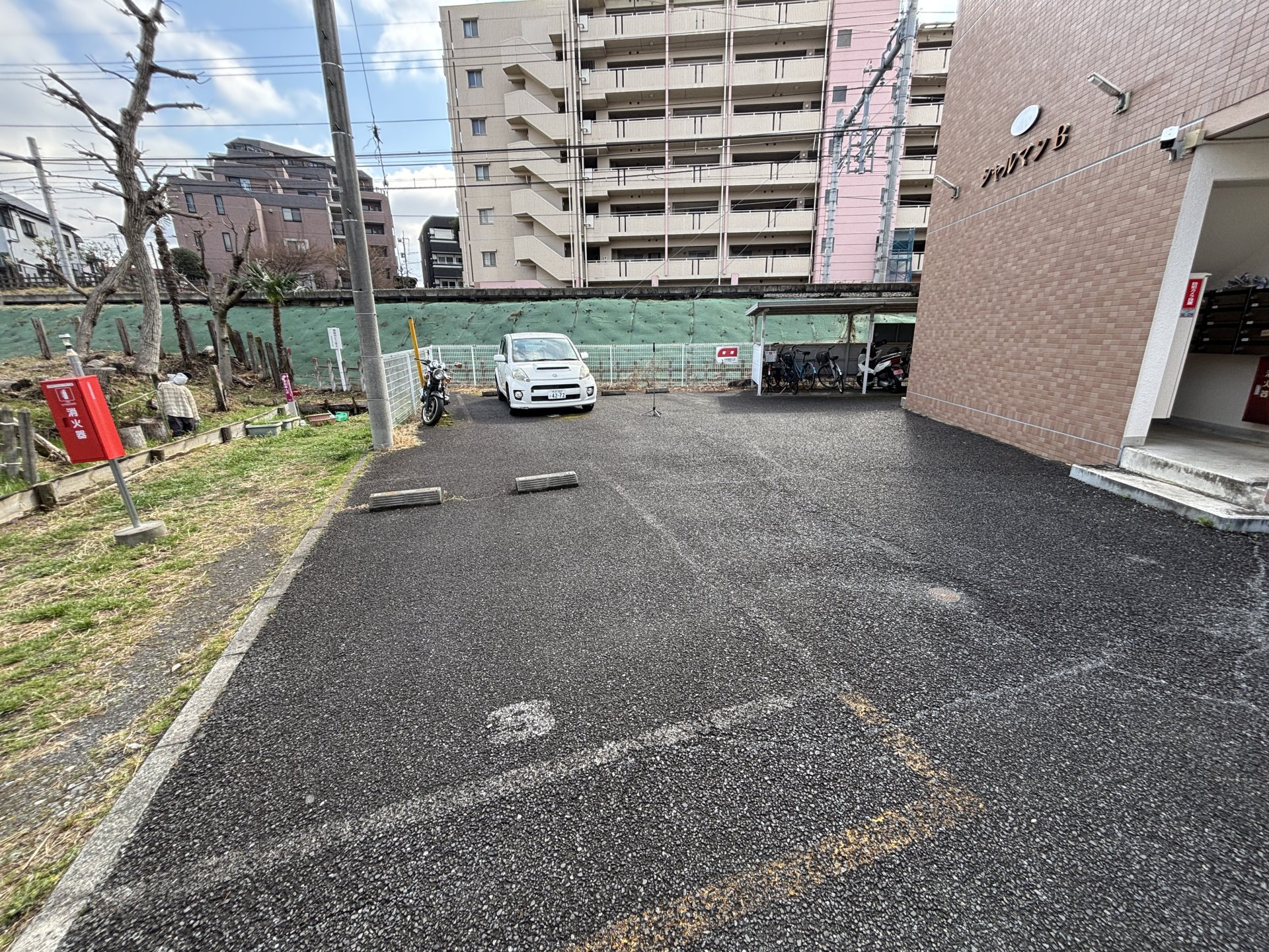 シャルマンＢの駐車場