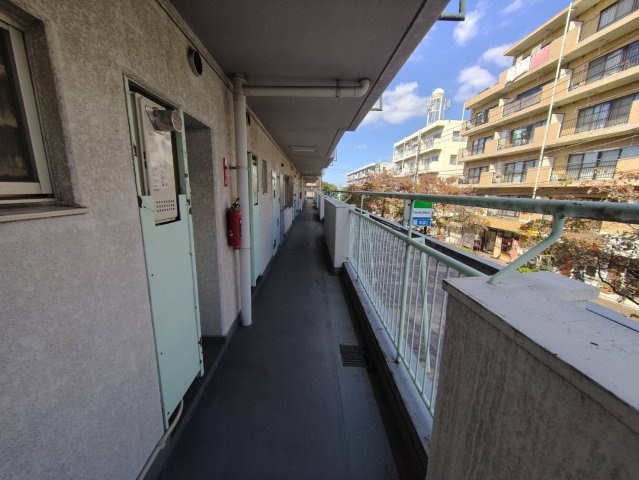 市が尾内野ビルのロビー