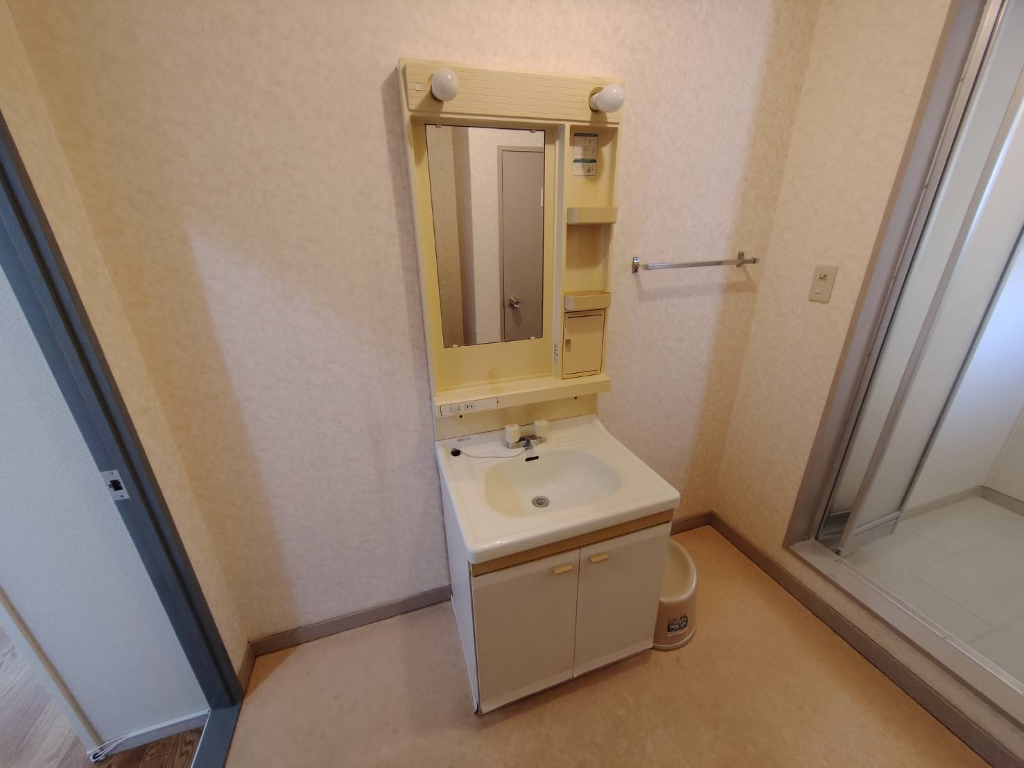 市ヶ尾内野ビルの洗面所