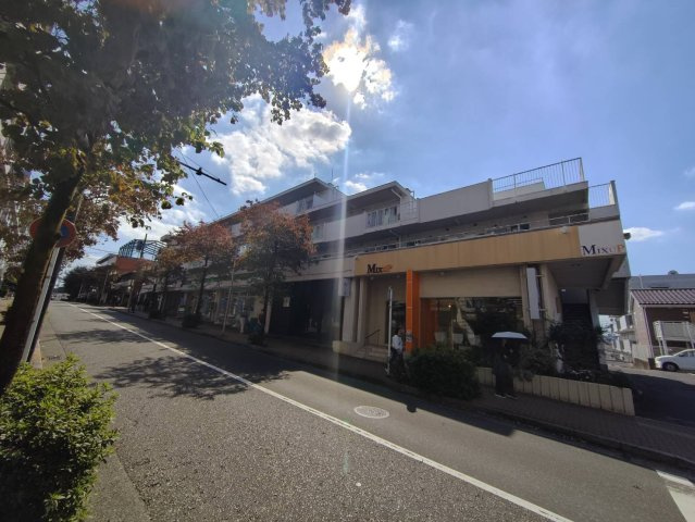 市が尾内野ビルのエントランス