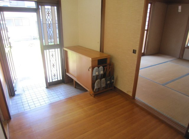 滝寺貸家のロビー