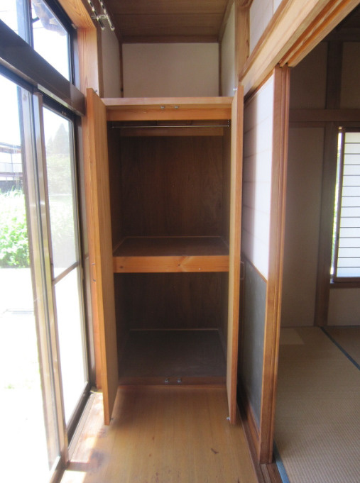 滝寺貸家の収納