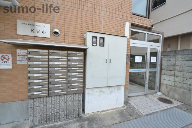 Kビルのエントランス