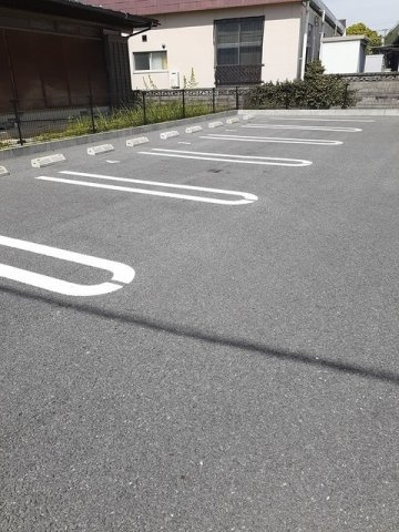 シャルールの駐車場|駐車場に車を止められます