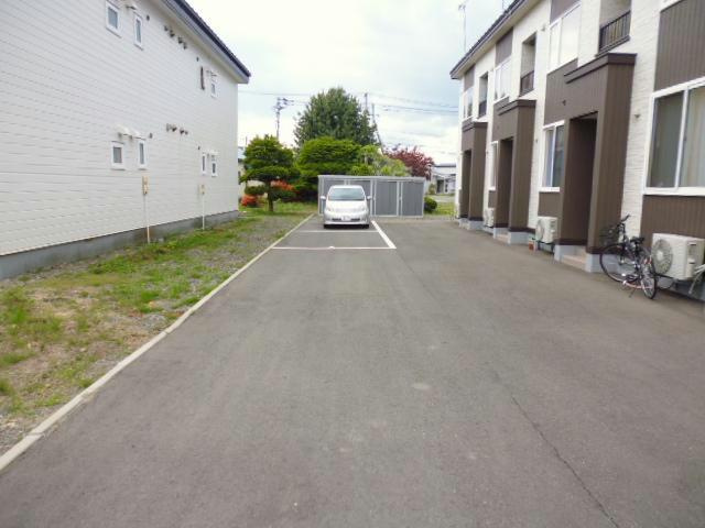 メゾンアイリスの駐車場