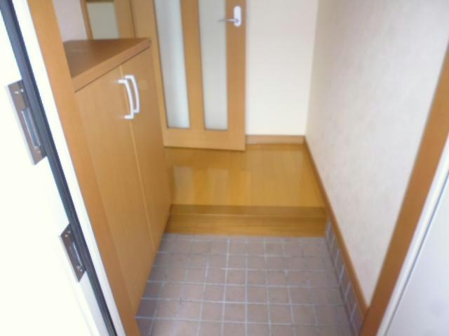 メゾンアイリスの玄関