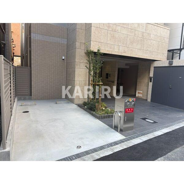 THE SENSE RESIDENCE新深江の駐車場
