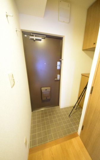 コーポレート稲毛海岸の玄関