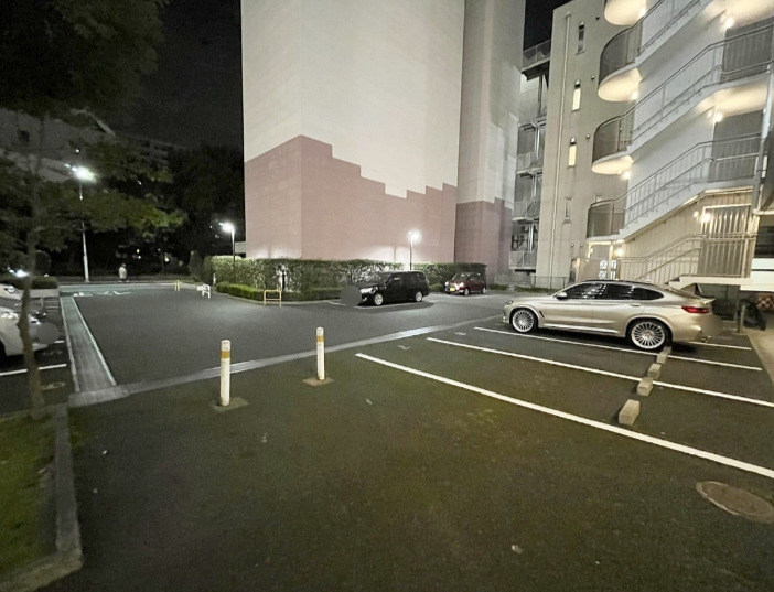 コーポレート稲毛海岸の駐車場