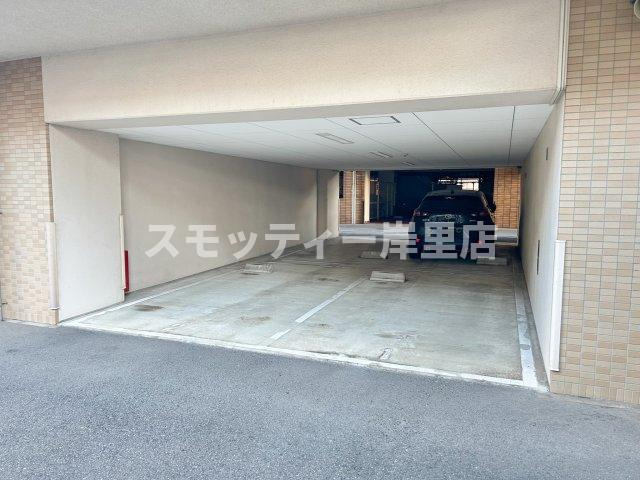 アネックス六兵衛三番館の駐車場