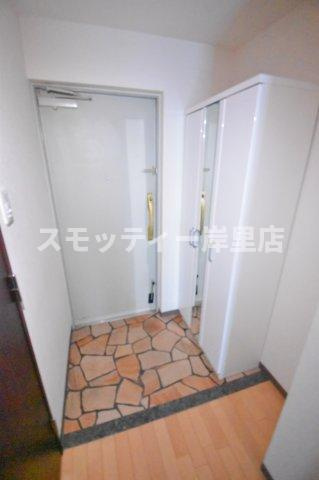 アネックス六兵衛三番館の玄関