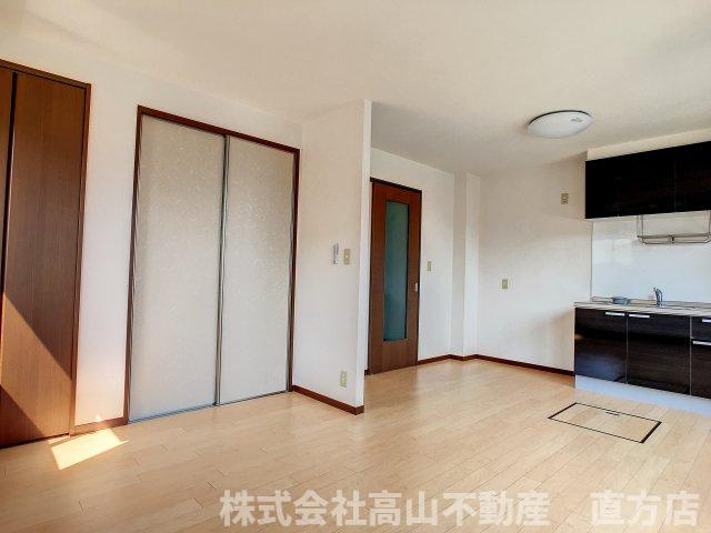 直方市新町１丁目のアパートの居間・リビング