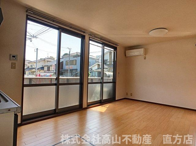 直方市新町１丁目のアパートの居間・リビング