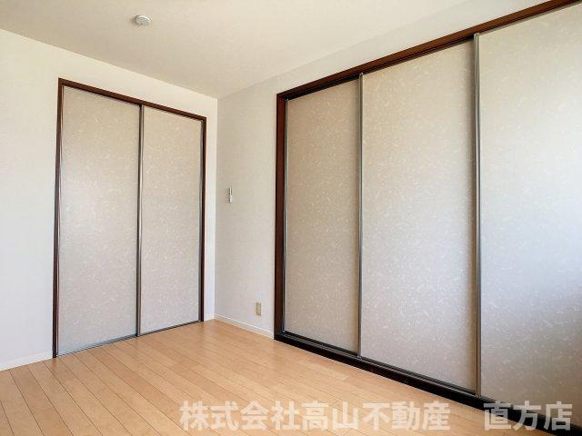 直方市新町１丁目のアパートの玄関