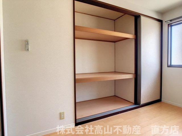 直方市新町１丁目のアパートの収納