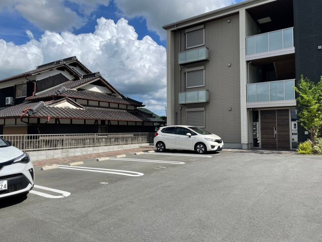 ビューテラス イズミの駐車場