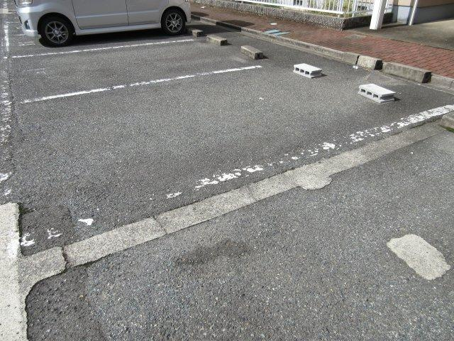 ガーデンハイツ緑ヶ丘　C棟の駐車場