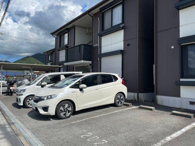 ウエストサイドコートBの駐車場