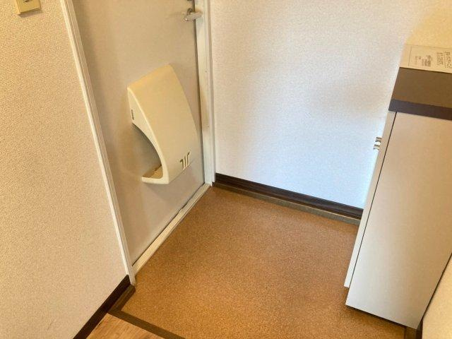 ガーデンハイツ緑ヶ丘　D棟の玄関