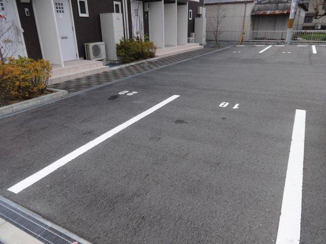 シャーメゾン高田井　A棟の駐車場