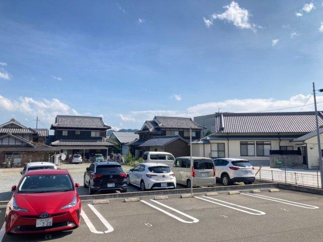 レナータレジデンスの駐車場