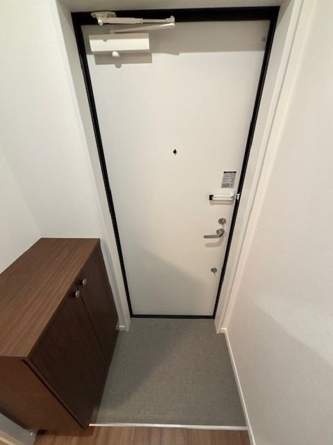 千葉市中央区南町３丁目のアパートの玄関