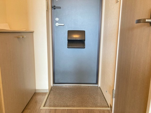 グランドソレイユ B棟の玄関