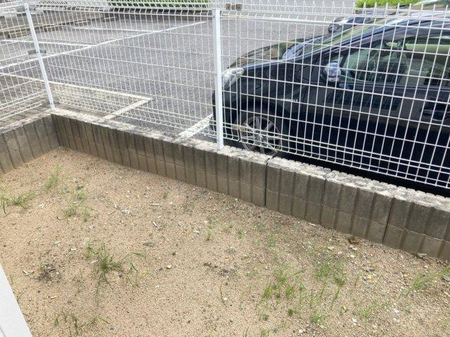 オマージュ壱番館の庭