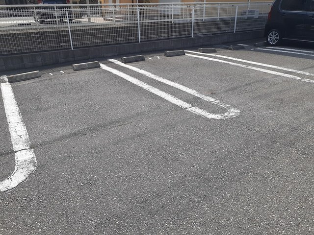 ヴェルサン・アベニュⅡの駐車場