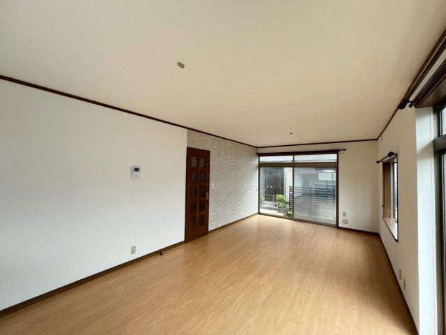 西脇市黒田庄町岡の居間・リビング