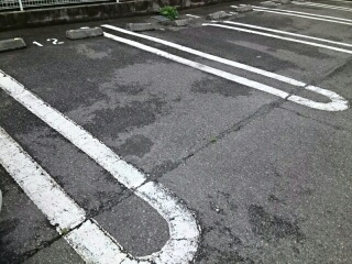 ヴェルサン・アベニュ1の駐車場