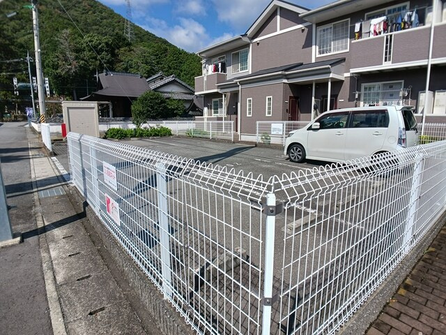 アメニティカスガⅠの駐車場