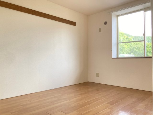 エクセラン春日の洋室