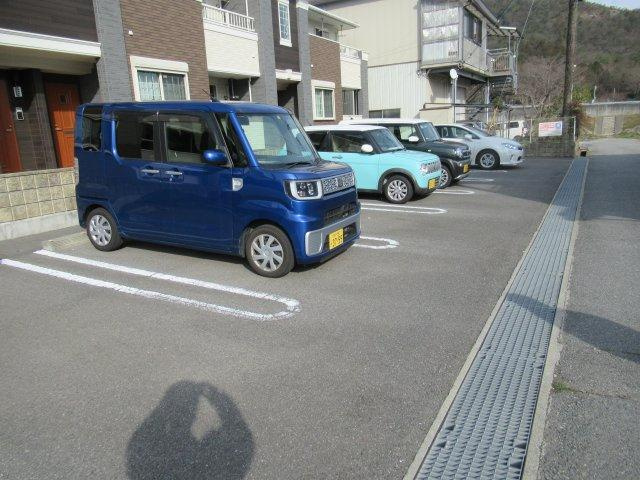 プチ　ネージュの駐車場