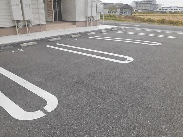 エヴィメリアⅠの駐車場