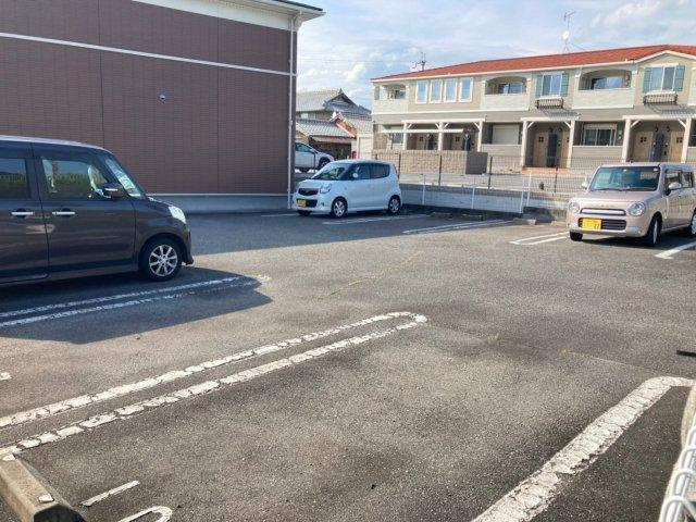 デスパシオ下戸田の駐車場
