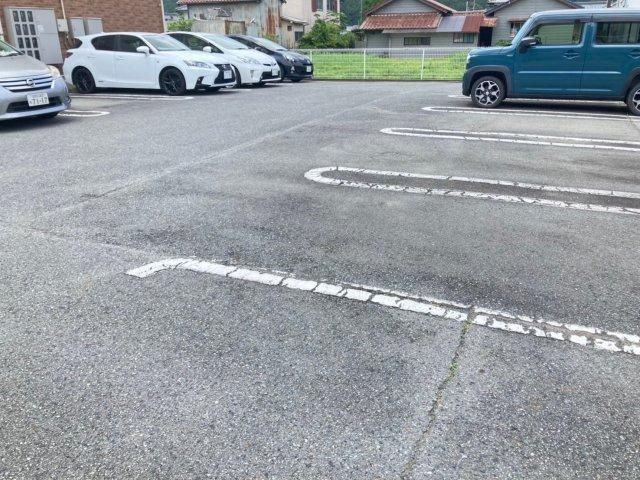 エクセラン播磨の駐車場