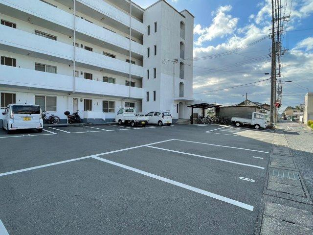 サニーハイム社の駐車場