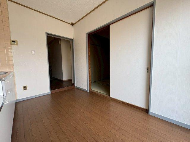 サニーハイム社の居間・リビング