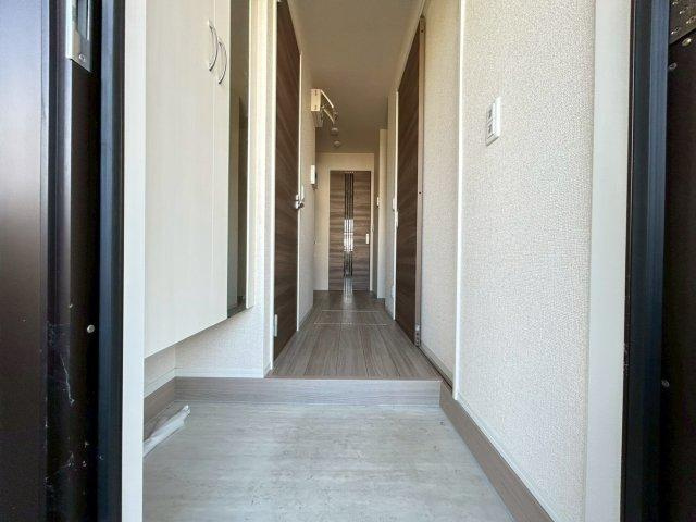 グランドレイク東条の玄関