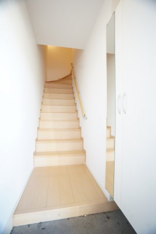 【玄関】 | ハックベリーハウス | ※同物件・反転タイプの写真です。